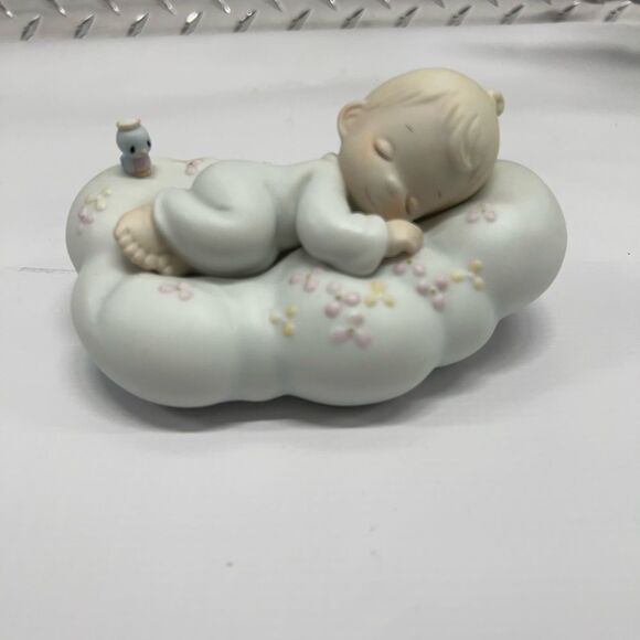 PRECIOUS MOMENTS SAFE IN THE ARMS OF JESUS‎ FIGURINE - Picture 1 of 6